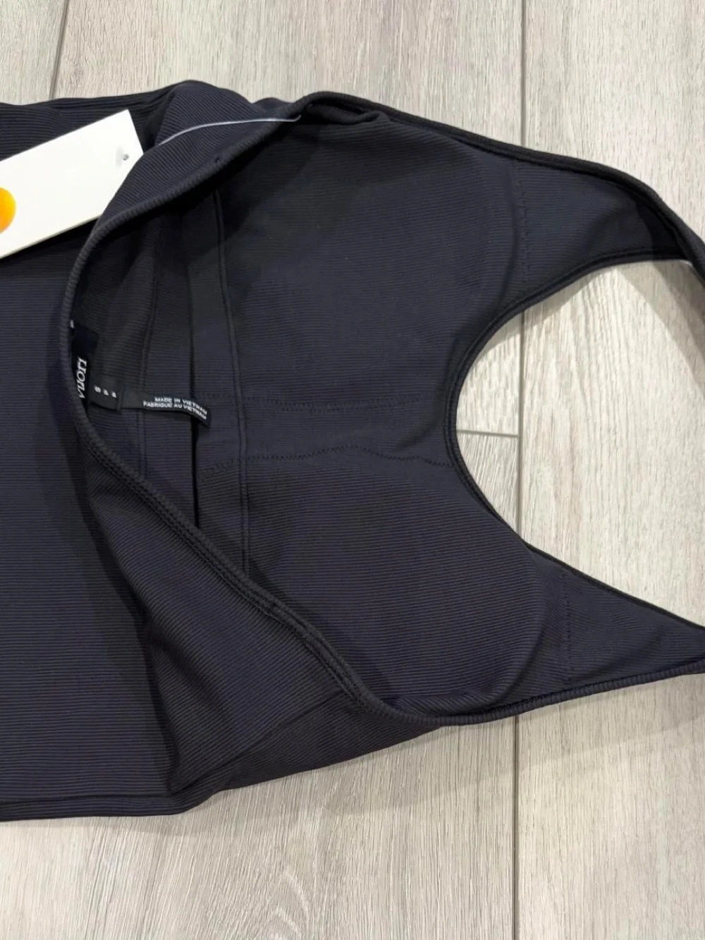 Vuori Pose Halter Top in Black with Built in Light Support Bra. *NWT*